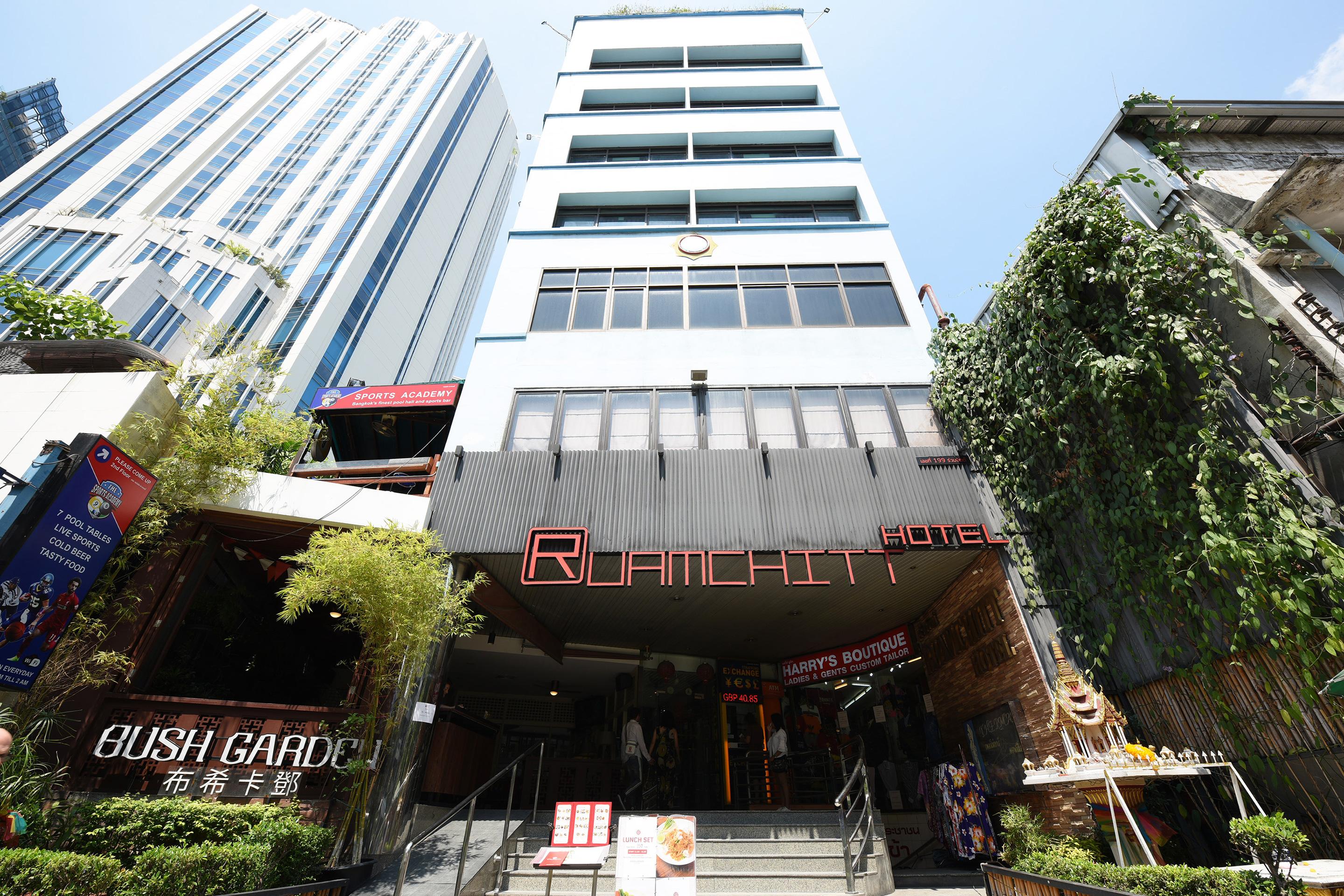 Ruamchitt Plaza Hotel Bangkok Exterior foto